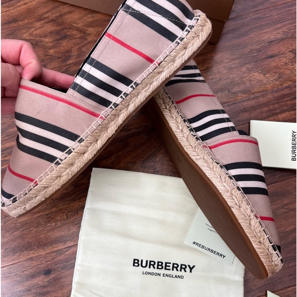 BURBERRY - Picture 4 of 5